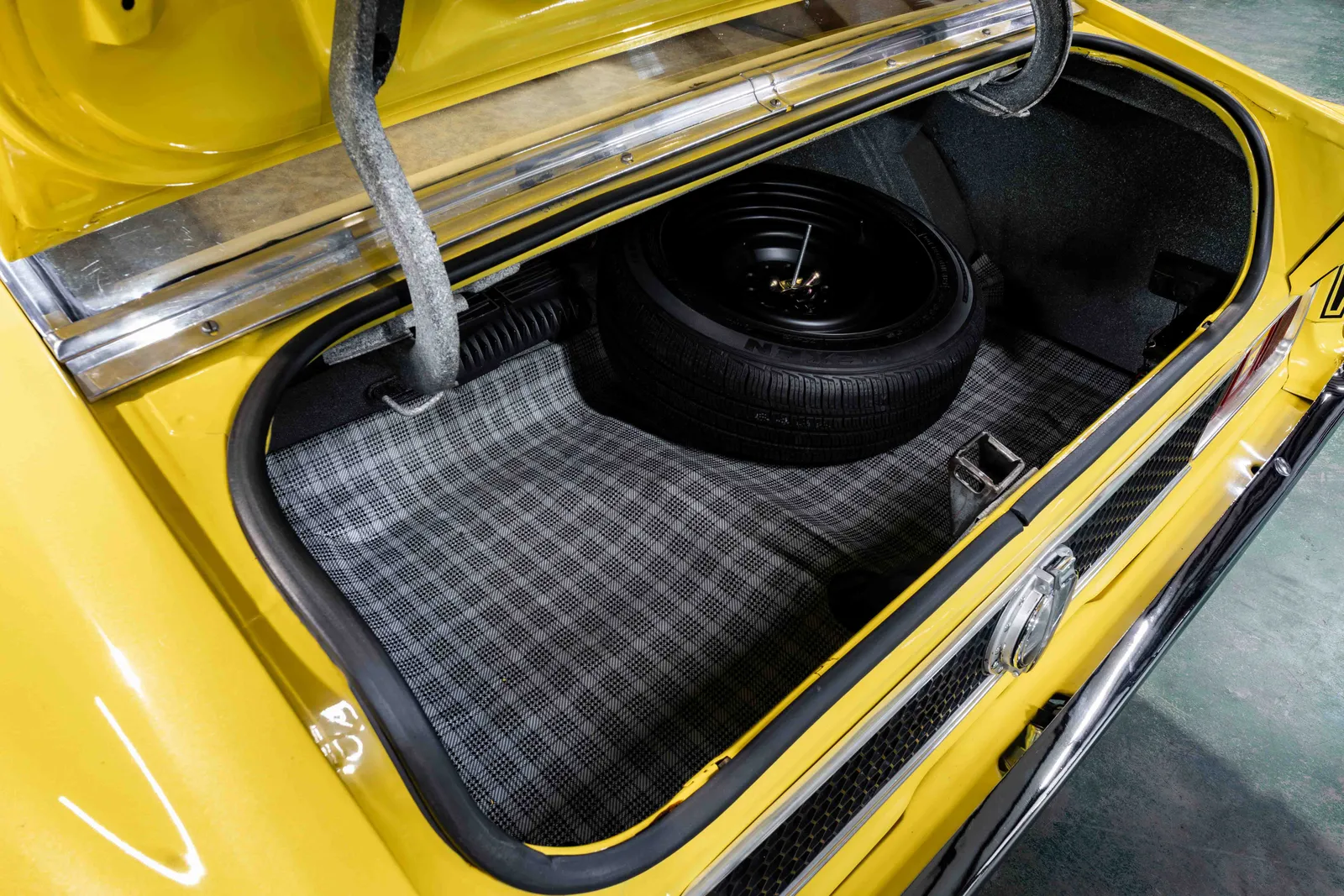 18_1973-Ford-Mustang Mach 1-Yellow-119224-53.jpg
